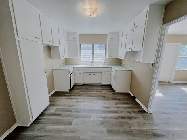 Building Photo - 318 Carey Pl