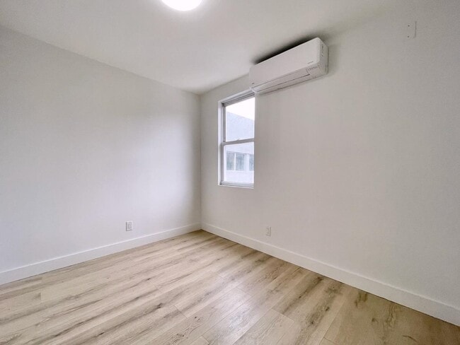 Building Photo - 379 Monmouth St