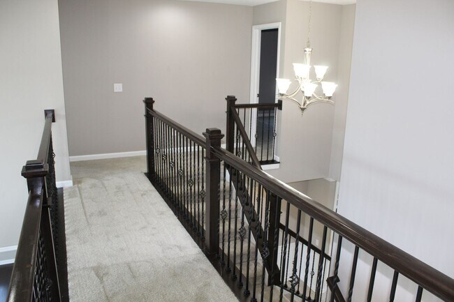Building Photo - Absolutely Gorgeous 5 BR Estate Home in Br...