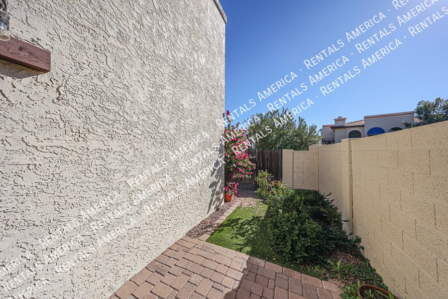 Building Photo - 8825 S 48th St