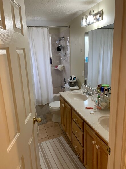 Main Bath - 1642 E Fort Union Blvd