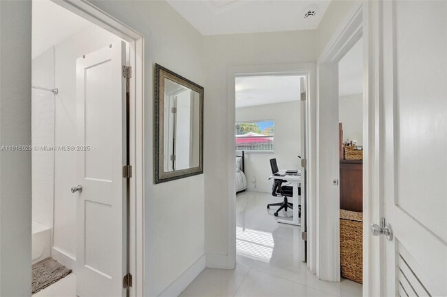 Building Photo - 1504 SW 6th Ave