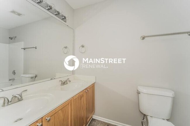 Building Photo - 3 Bedroom Pet-Friendly Home in Charlotte, NC with Main Street Renewal