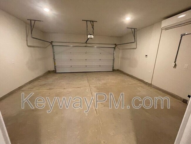Building Photo - 6058 High Top Ln