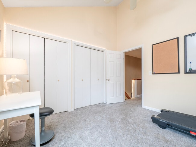 Building Photo - 10 Idlewood