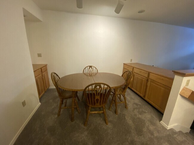 Building Photo - Furnished 2 bed, 2 bath Condo