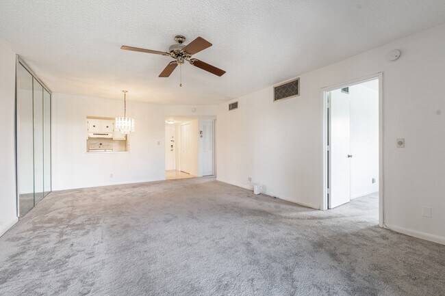 Building Photo - 251 S Cypress Rd