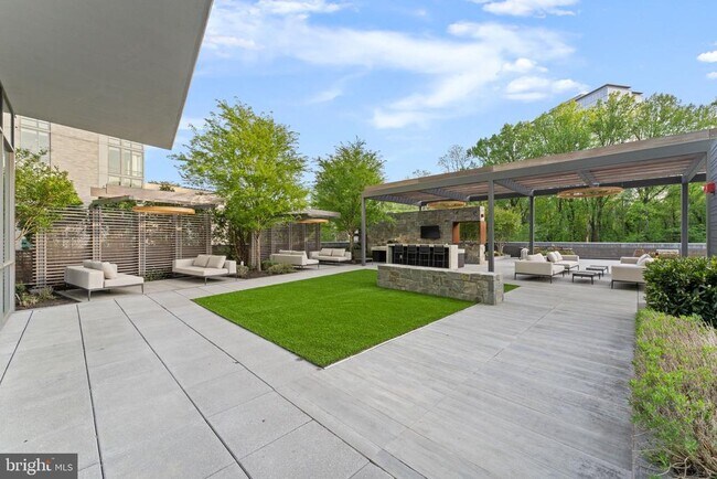 Building Photo - 7887 Jones Branch Dr