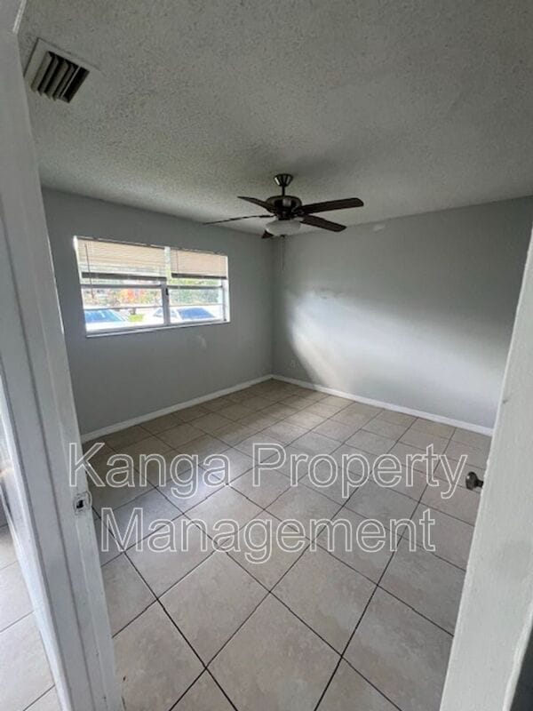 Building Photo - 3206 Louisiana Ave