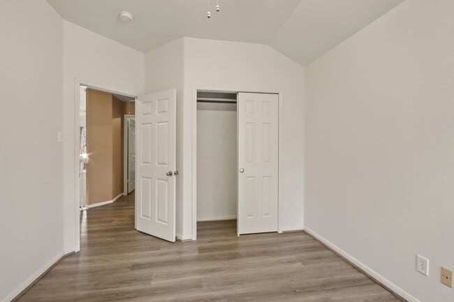 Building Photo - 111 S Dreamweaver Cir