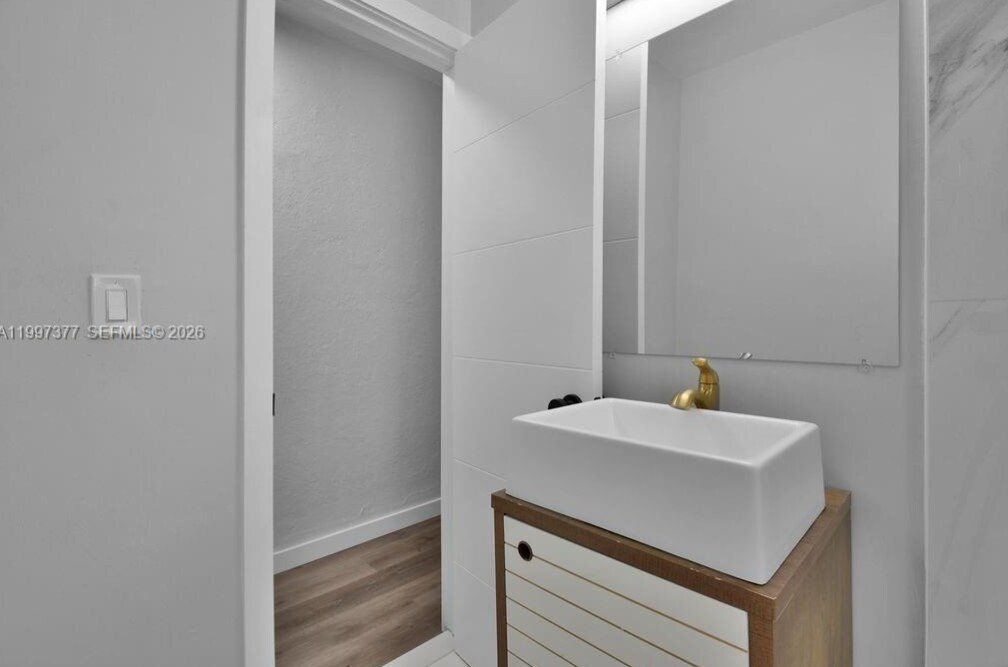 Building Photo - 547 NW 49th St