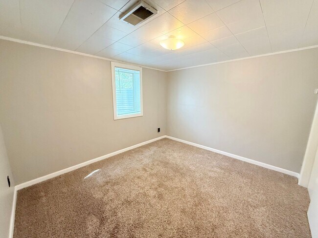 Building Photo - Spacious 4 Bed, 2 Bath Home – Perfect for Families or Roommates