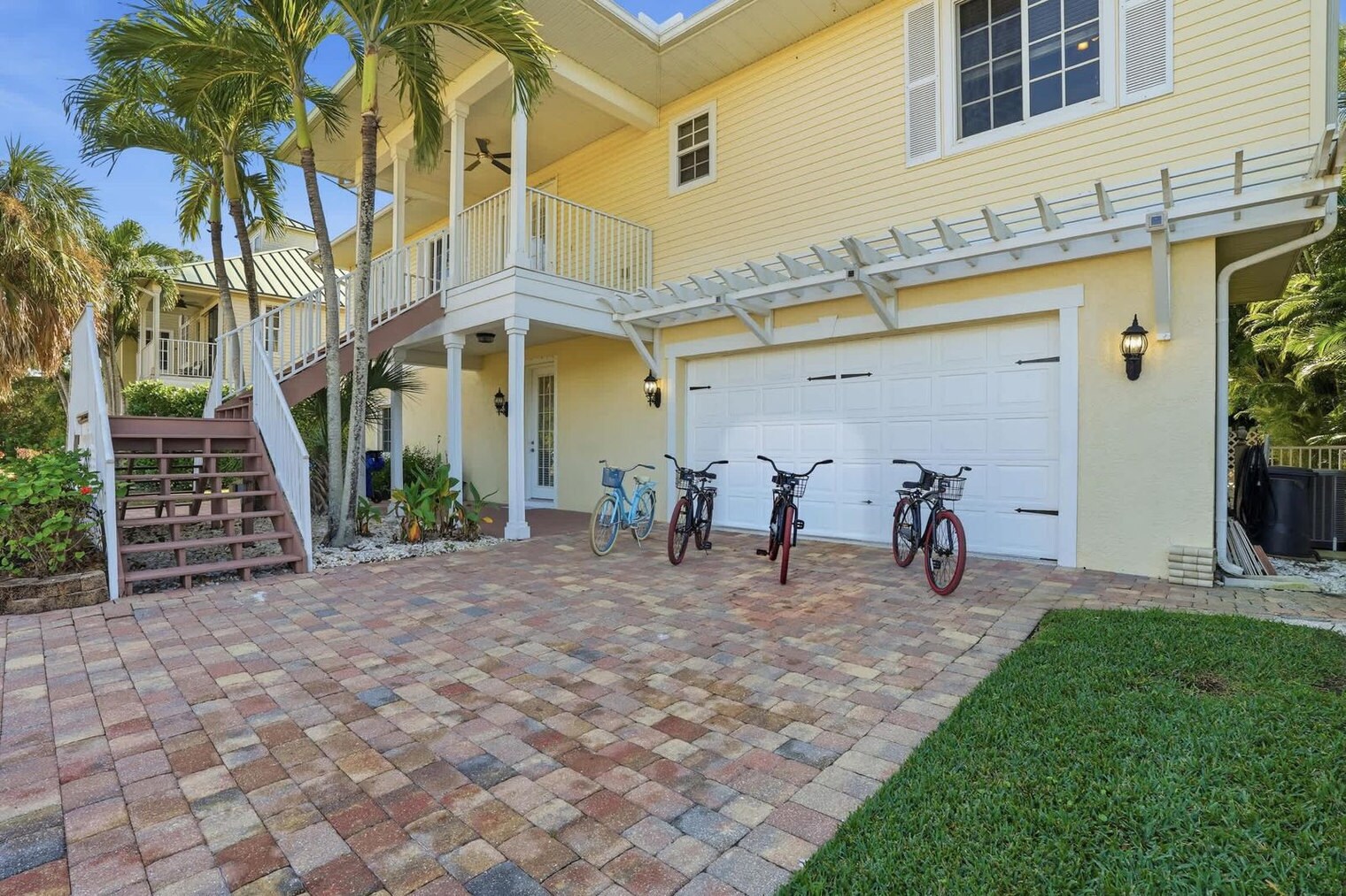 Building Photo - 3011 Pine Tree Dr