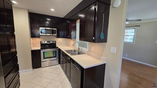 Building Photo - 106 Mason Dr