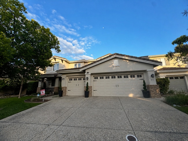 Building Photo - 9837 Bobbell Dr