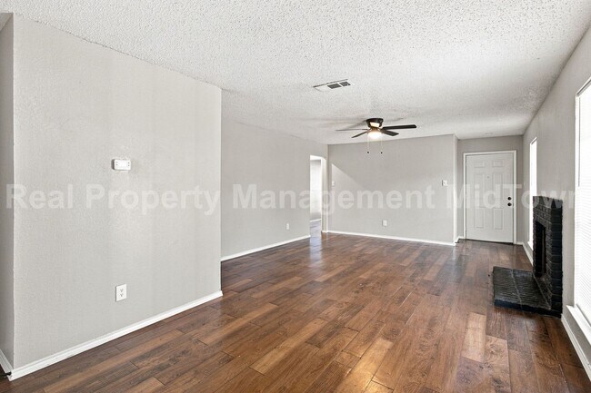 Building Photo - 2427 Indigo Ln