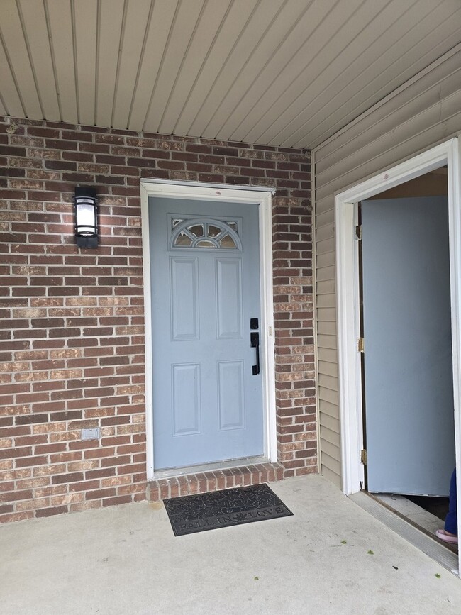 Primary Photo - 603 Circle Dr