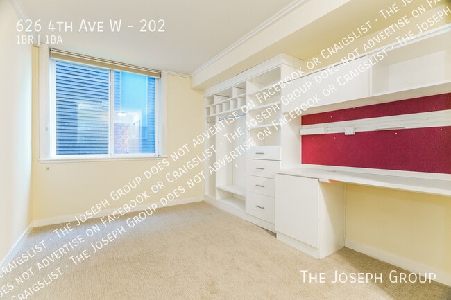 Building Photo - 626 4th Ave W