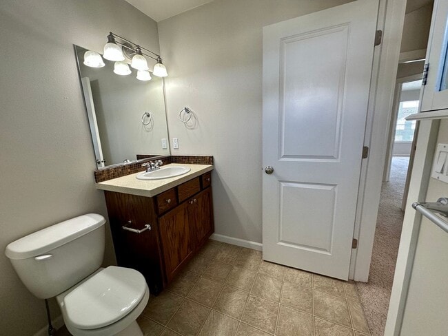 Building Photo - LARGE SINGLE FAMILY HOME ON CORNWALL (RPM#220)