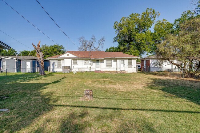 Building Photo - 3112 Willow Park St