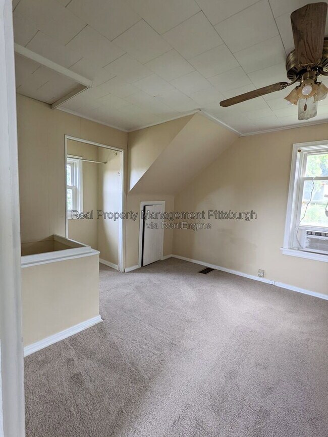 Building Photo - 302 W Miller Ave