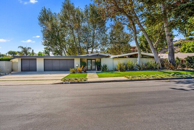Building Photo - 6225 Frondosa Dr