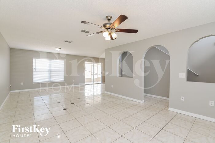 Building Photo - 215 Lobelia Dr