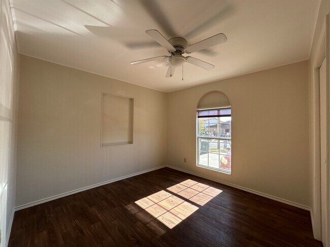 Building Photo - 3004 Musser St