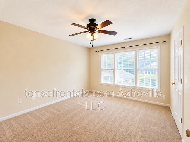 Building Photo - 28 Rotunda Cir