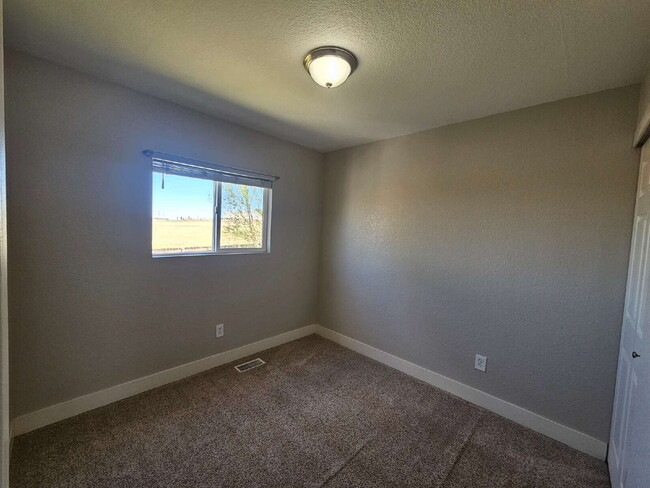 Building Photo - Spacious 4-Bedroom Aurora Home with Garage...