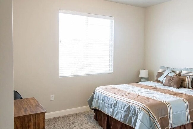 Building Photo - 3 Bedroom Furnished Home! Short term lease!! Available from May 1st - October 31st!