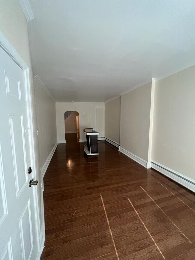 Building Photo - 1339 Good St