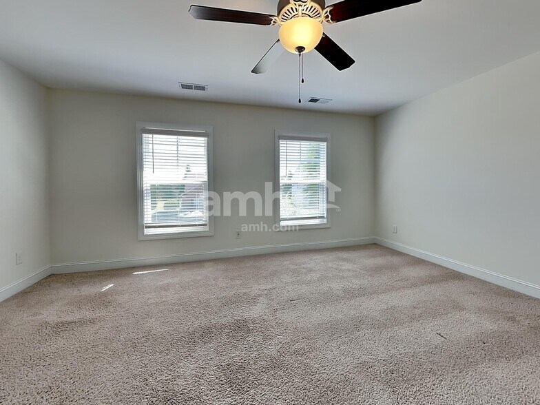 Building Photo - 105 Shore Pine Dr