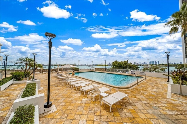 Building Photo - 11 Island Ave