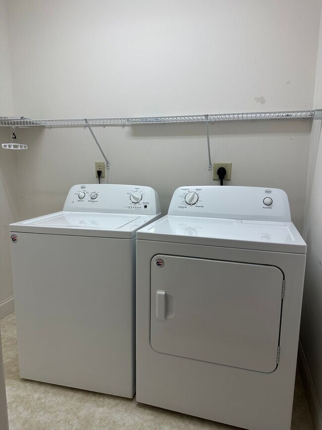 Building Photo - 3 Bedroom / 2 Bath Brick Home Kingsport, TN