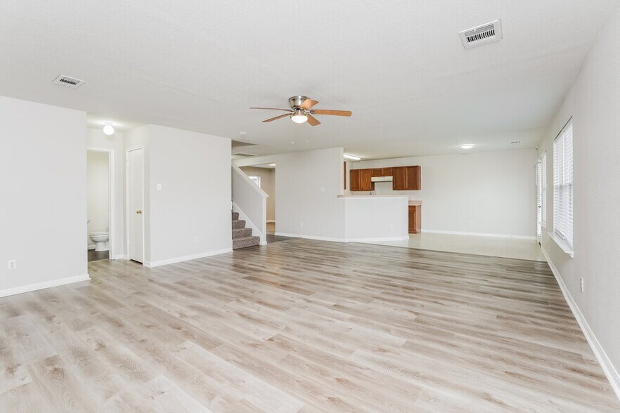 Building Photo - 7926 Suffield Glen Ln