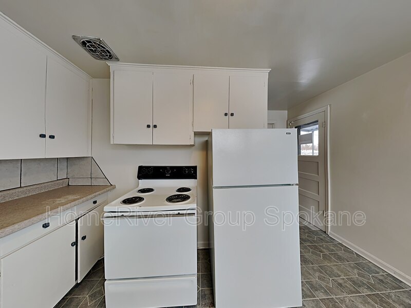Building Photo - 5311 N Elm St