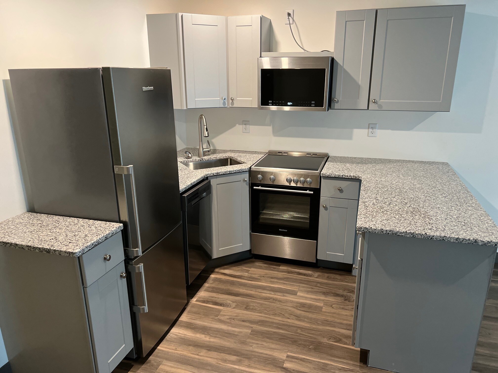 Building Photo - 480 S Salina St