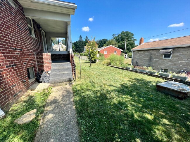 Building Photo - Newly Updated! 1 Bedroom 1 Bathroom Home -...