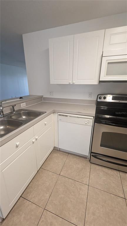 Building Photo - 8828 Grand Palms Cir