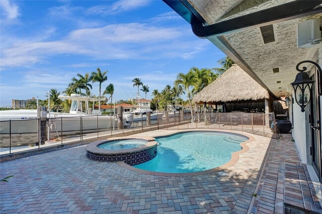 Building Photo - 2075 Ixora Rd