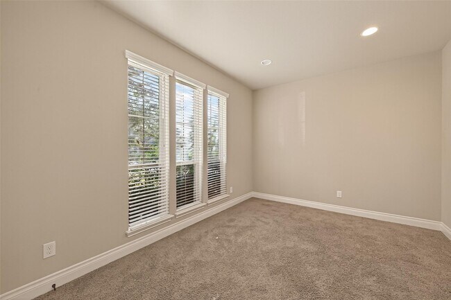 Building Photo - 16810 Whighams Pl