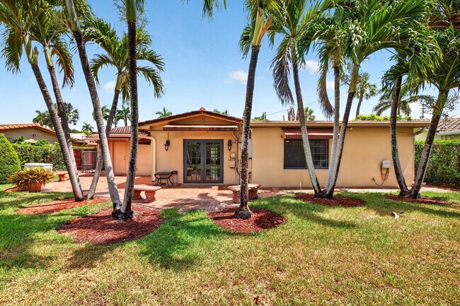 Building Photo - 2060 Tropic Isle