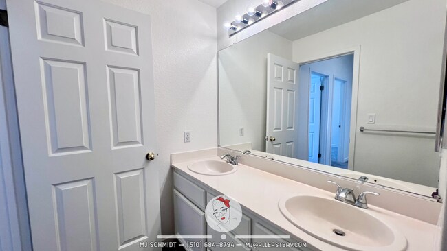 Building Photo - 303 Sutton Cir