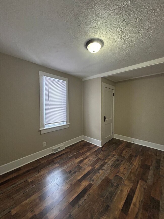 Building Photo - Updated 3-Bedroom, 1-Bathroom Home – $1,425/Month | 1,092 Sq. Ft. | Accepting Section 8