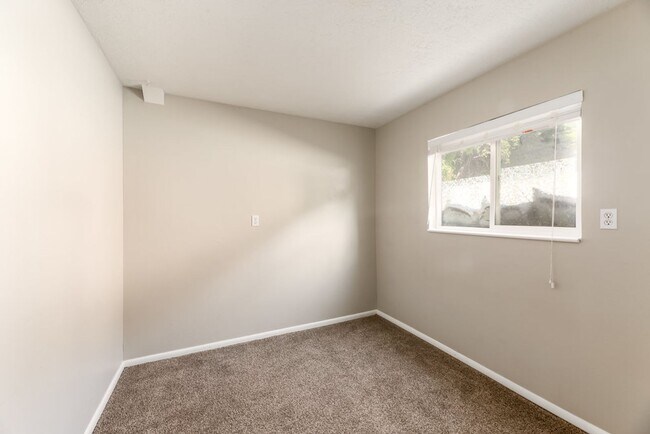 Building Photo - North Provo Duplex