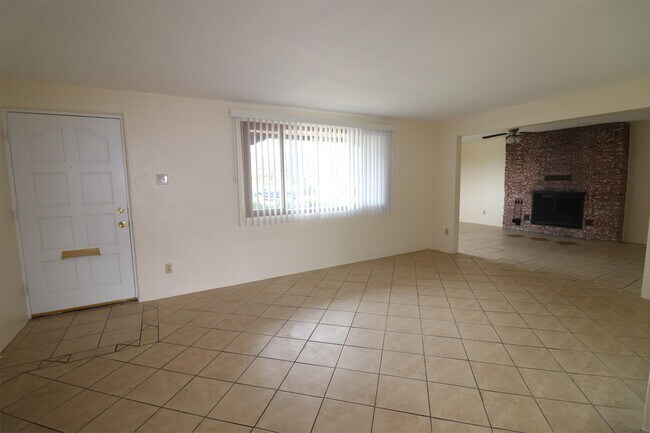 Building Photo - 3112 Colorado St NE