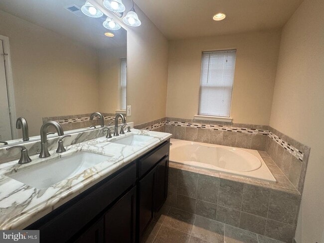 Building Photo - 11888 Country Squire Way