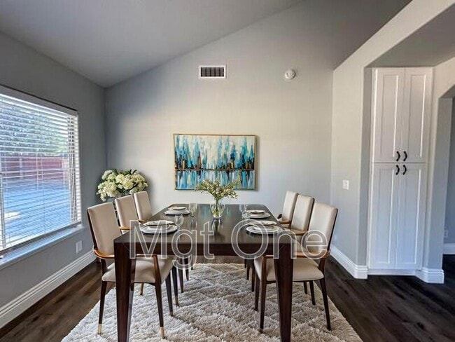 Building Photo - 2156 Russell Dr