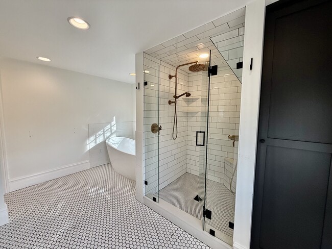 Building Photo - 1228 Bryan Ave